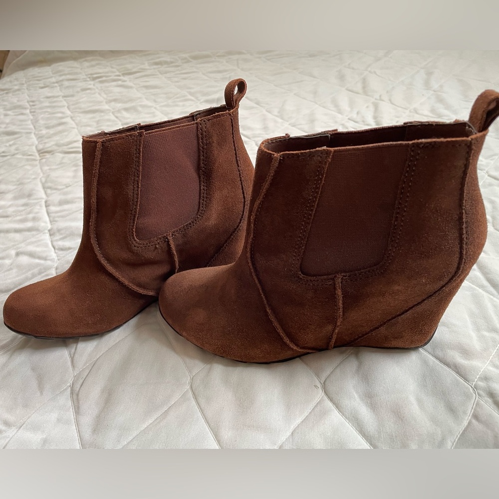 Brown suede boot size 7 1/2.  Never worn.